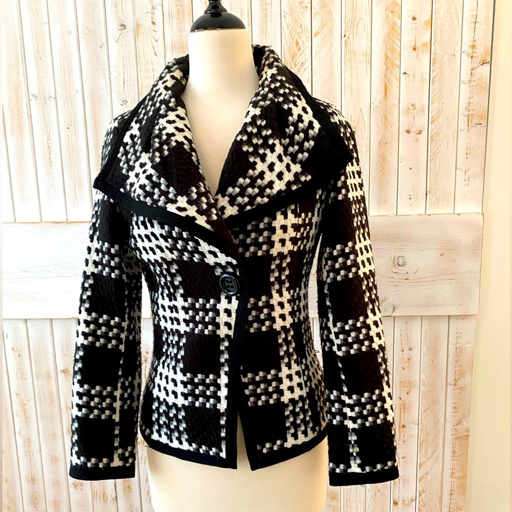 Black and white plaid jacket by Classic Trenz. Size Small